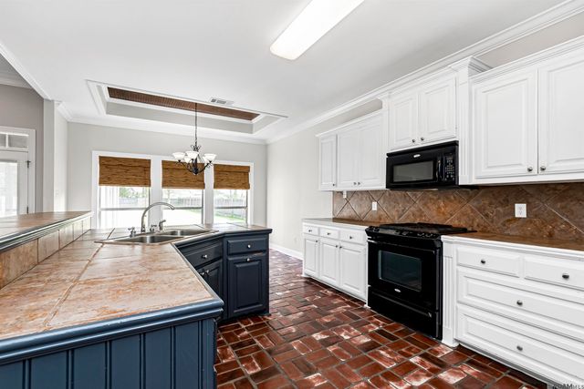 30680 Summer Run Ct, Denham Springs, LA 70726