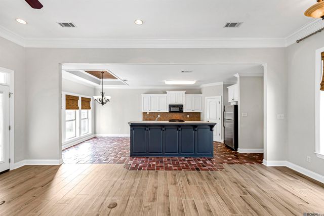 30680 Summer Run Ct, Denham Springs, LA 70726