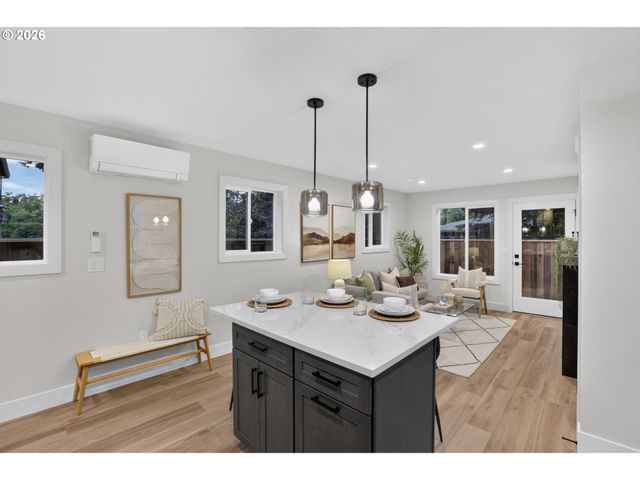 5551 Se STEELE St B, Portland, OR 97206