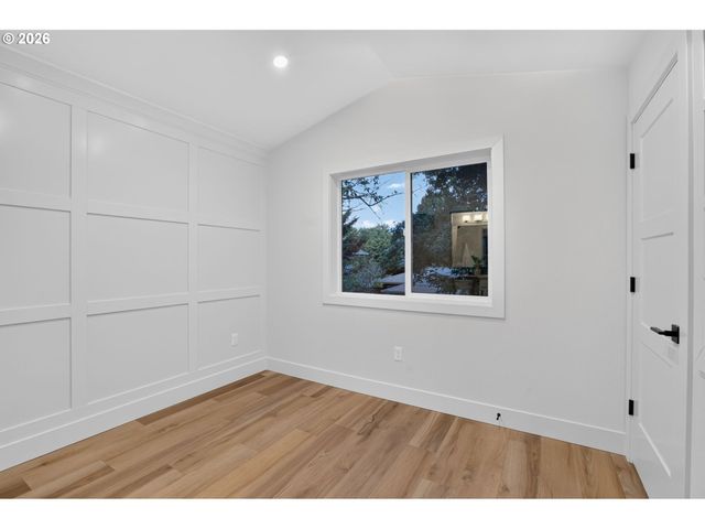 5551 Se STEELE St B, Portland, OR 97206