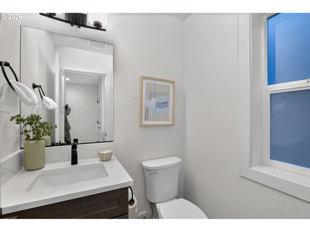 5551 Se STEELE St B, Portland, OR 97206