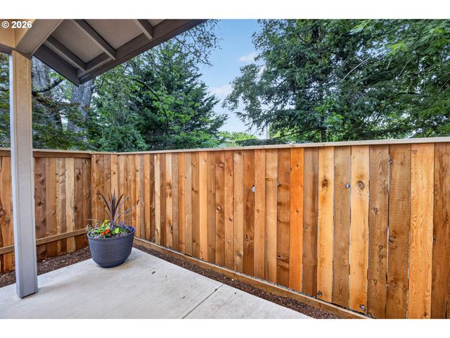 5551 Se STEELE St B, Portland, OR 97206