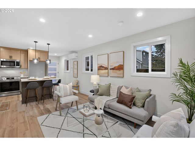 5551 Se STEELE St B, Portland, OR 97206