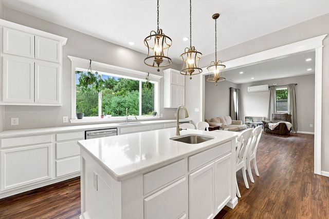 1 Katie Lane, Palmer, MA 01069