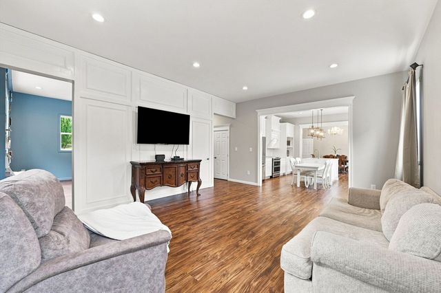 1 Katie Lane, Palmer, MA 01069