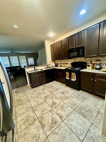 2307 Cloudy Bay Drive, Fresno, TX 77545