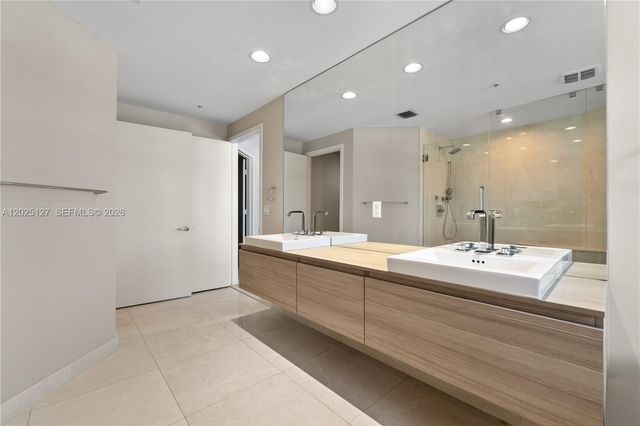 17301 Biscayne Blvd 603, North Miami Beach, FL 33160