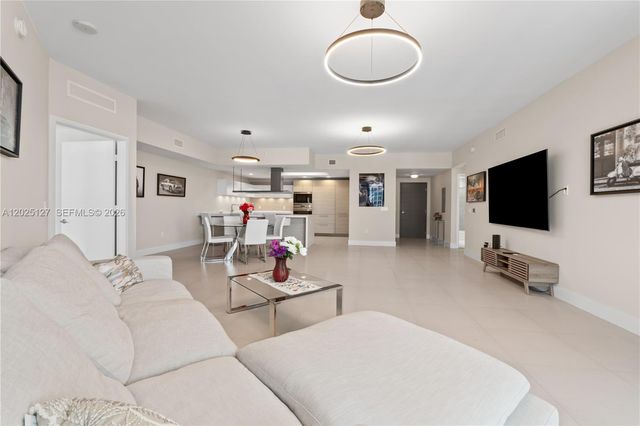 17301 Biscayne Blvd 603, North Miami Beach, FL 33160