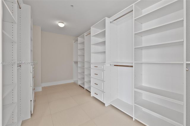 17301 Biscayne Blvd 603, North Miami Beach, FL 33160