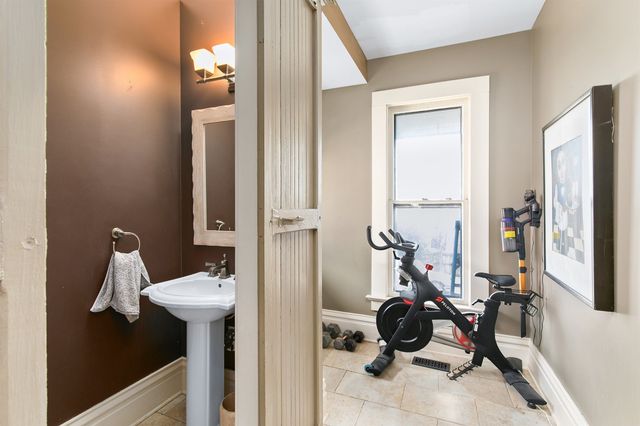 1730 Woodland Avenue, Des Moines, IA 50309