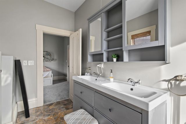 1730 Woodland Avenue, Des Moines, IA 50309