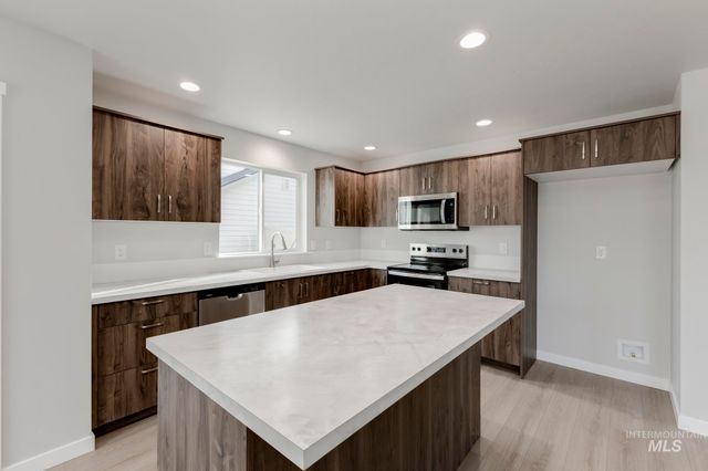 7094 E Shields Dr, Nampa, ID 83687