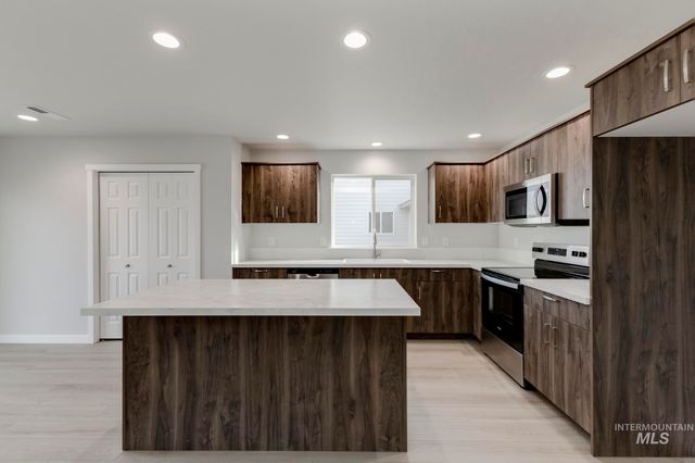 7094 E Shields Dr, Nampa, ID 83687