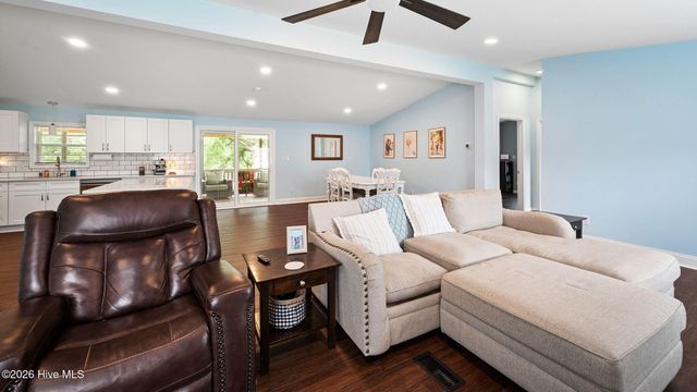 272 Bay Shore Drive, Chocowinity, NC 27817