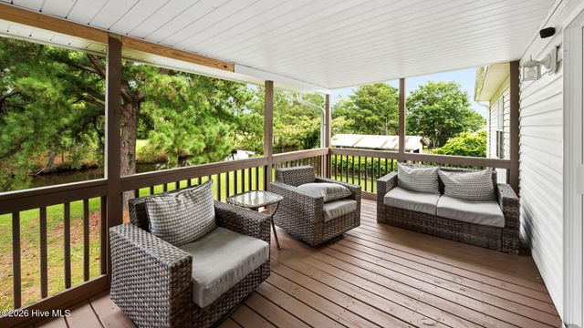 272 Bay Shore Drive, Chocowinity, NC 27817