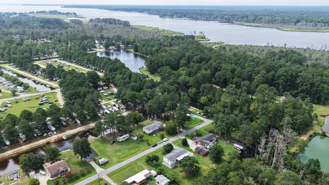 272 Bay Shore Drive, Chocowinity, NC 27817