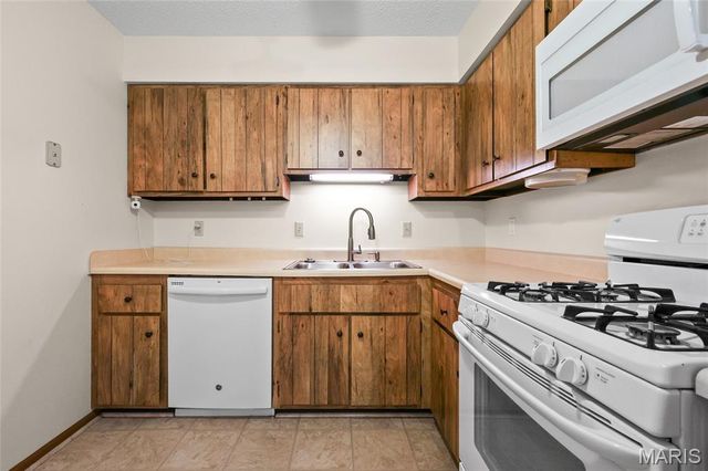 885 Barwood Drive, Arnold, MO 63010