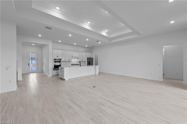 2090 Don Benito WAY, Naples, FL 34120