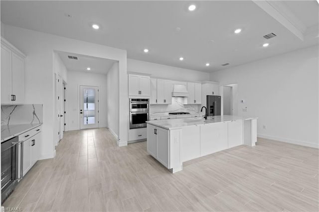 2090 Don Benito WAY, Naples, FL 34120