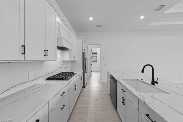 2090 Don Benito WAY, Naples, FL 34120