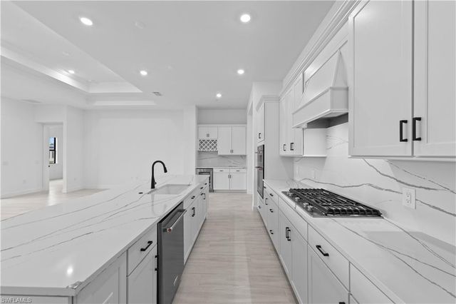 2090 Don Benito WAY, Naples, FL 34120