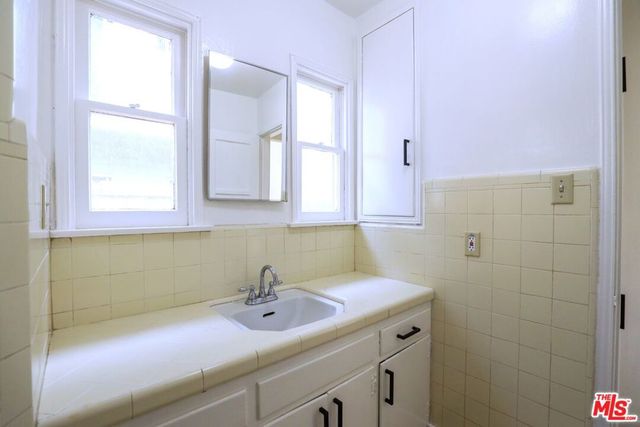 1944 Cloverfield Blvd. B, Santa Monica, CA 90404