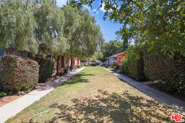 1944 Cloverfield Blvd. B, Santa Monica, CA 90404