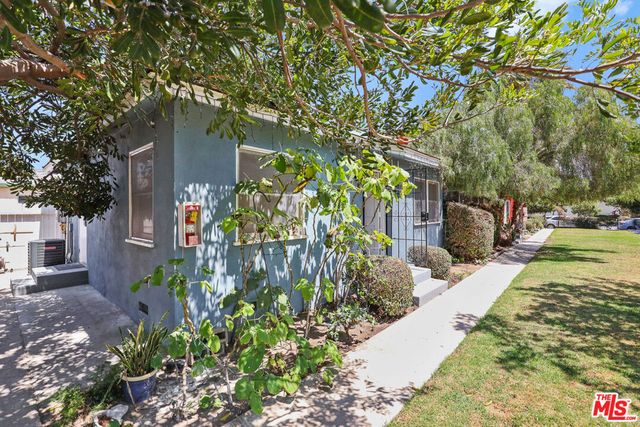 1944 Cloverfield Blvd. B, Santa Monica, CA 90404