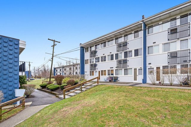 2 Wyndover Woods Lane 18, White Plains, NY 10603