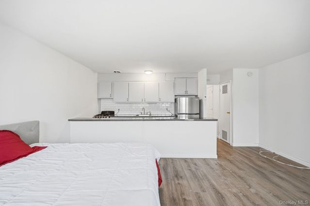 2 Wyndover Woods Lane 18, White Plains, NY 10603