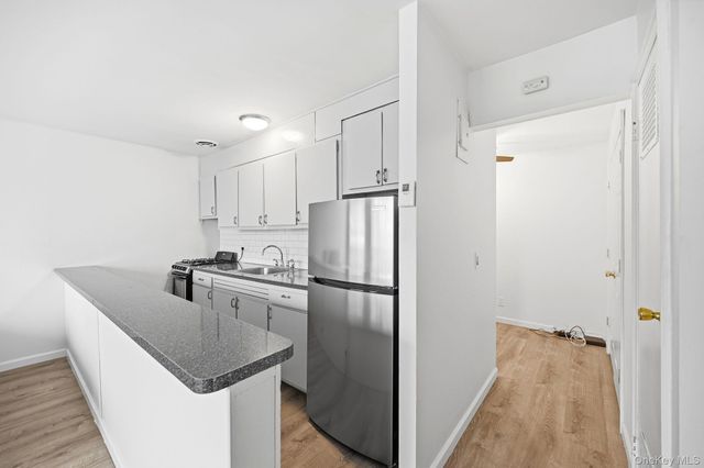 2 Wyndover Woods Lane 18, White Plains, NY 10603