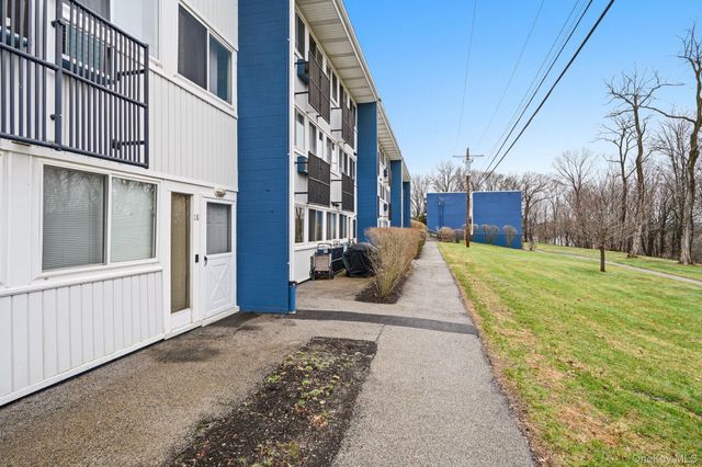 2 Wyndover Woods Lane 18, White Plains, NY 10603
