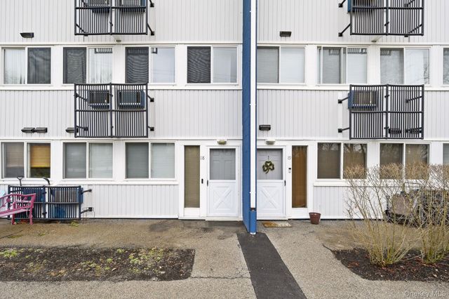 2 Wyndover Woods Lane 18, White Plains, NY 10603