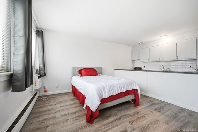 2 Wyndover Woods Lane 18, White Plains, NY 10603