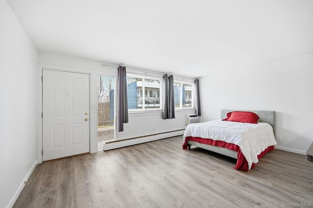 2 Wyndover Woods Lane 18, White Plains, NY 10603