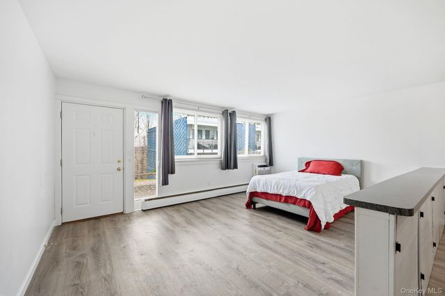 2 Wyndover Woods Lane 18, White Plains, NY 10603