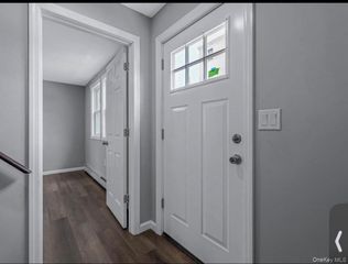 6 E Barclay Street, Hicksville, NY 11801