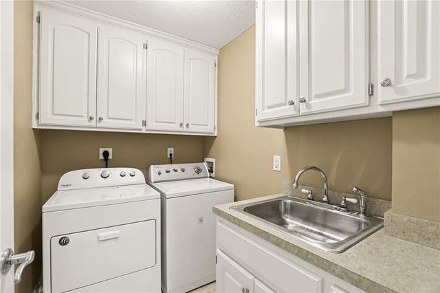 4128 SW Minnesota Drive, Lee's Summit, MO 64082