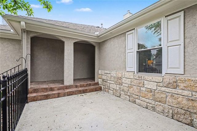 4128 SW Minnesota Drive, Lee's Summit, MO 64082