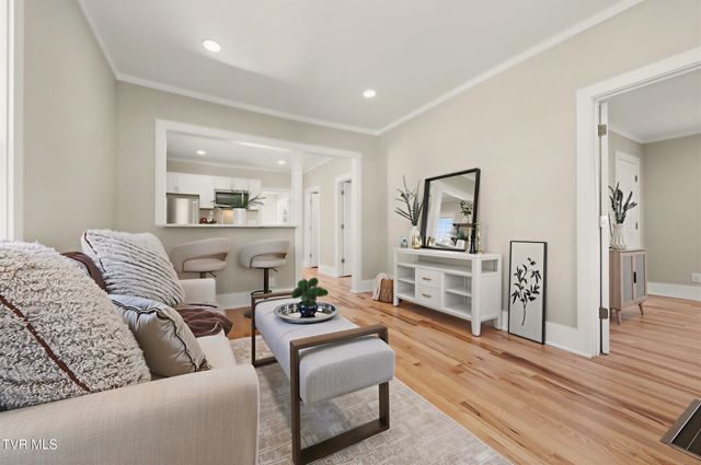 319 West Chilhowie Avenue, Johnson City, TN 37604