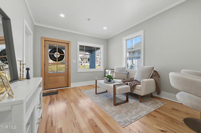 319 West Chilhowie Avenue, Johnson City, TN 37604