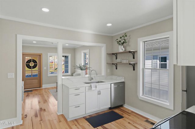 319 West Chilhowie Avenue, Johnson City, TN 37604