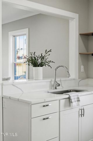 319 West Chilhowie Avenue, Johnson City, TN 37604