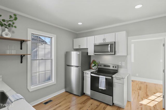 319 West Chilhowie Avenue, Johnson City, TN 37604