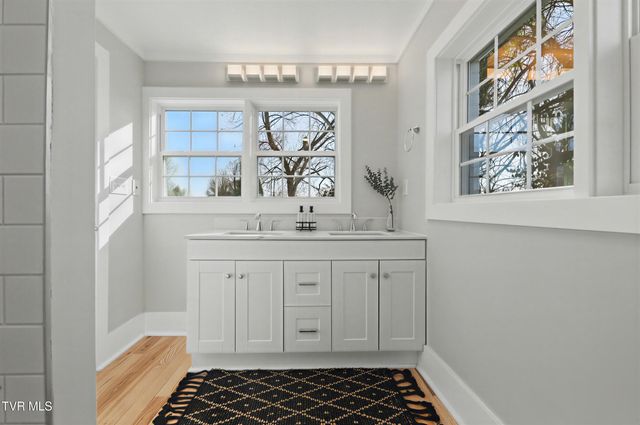 319 West Chilhowie Avenue, Johnson City, TN 37604