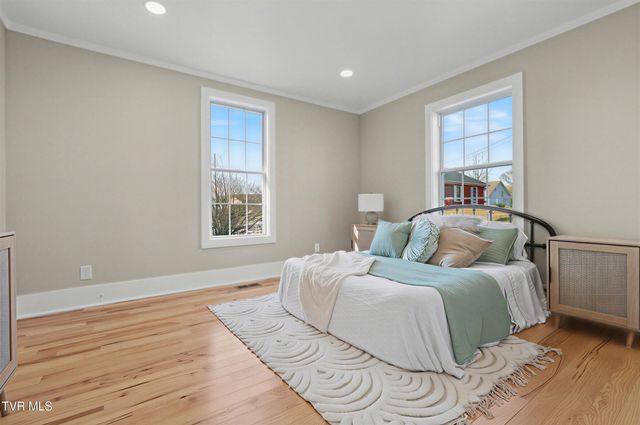 319 West Chilhowie Avenue, Johnson City, TN 37604