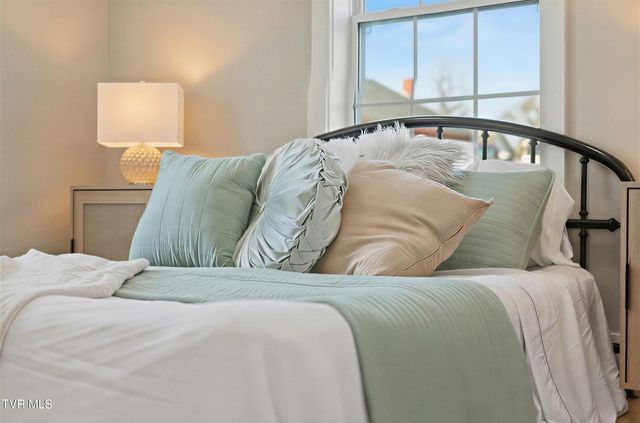 319 West Chilhowie Avenue, Johnson City, TN 37604