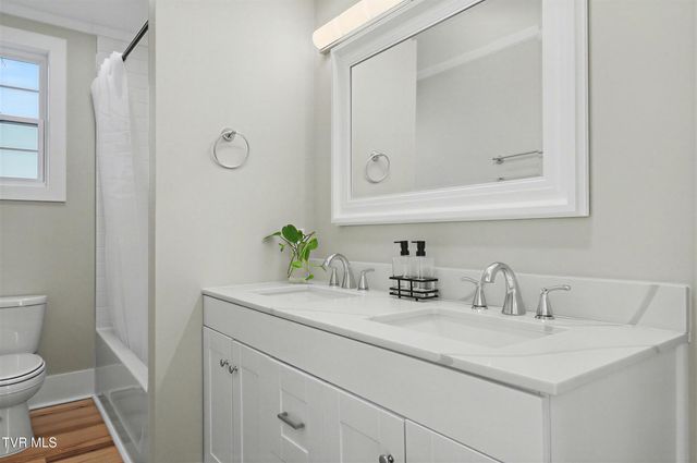 319 West Chilhowie Avenue, Johnson City, TN 37604