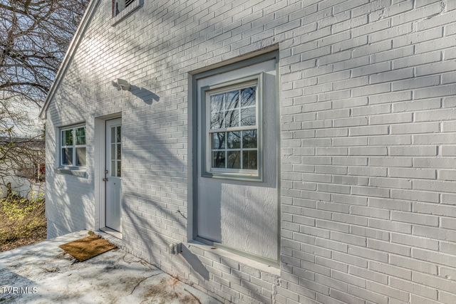 319 West Chilhowie Avenue, Johnson City, TN 37604