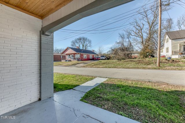 319 West Chilhowie Avenue, Johnson City, TN 37604